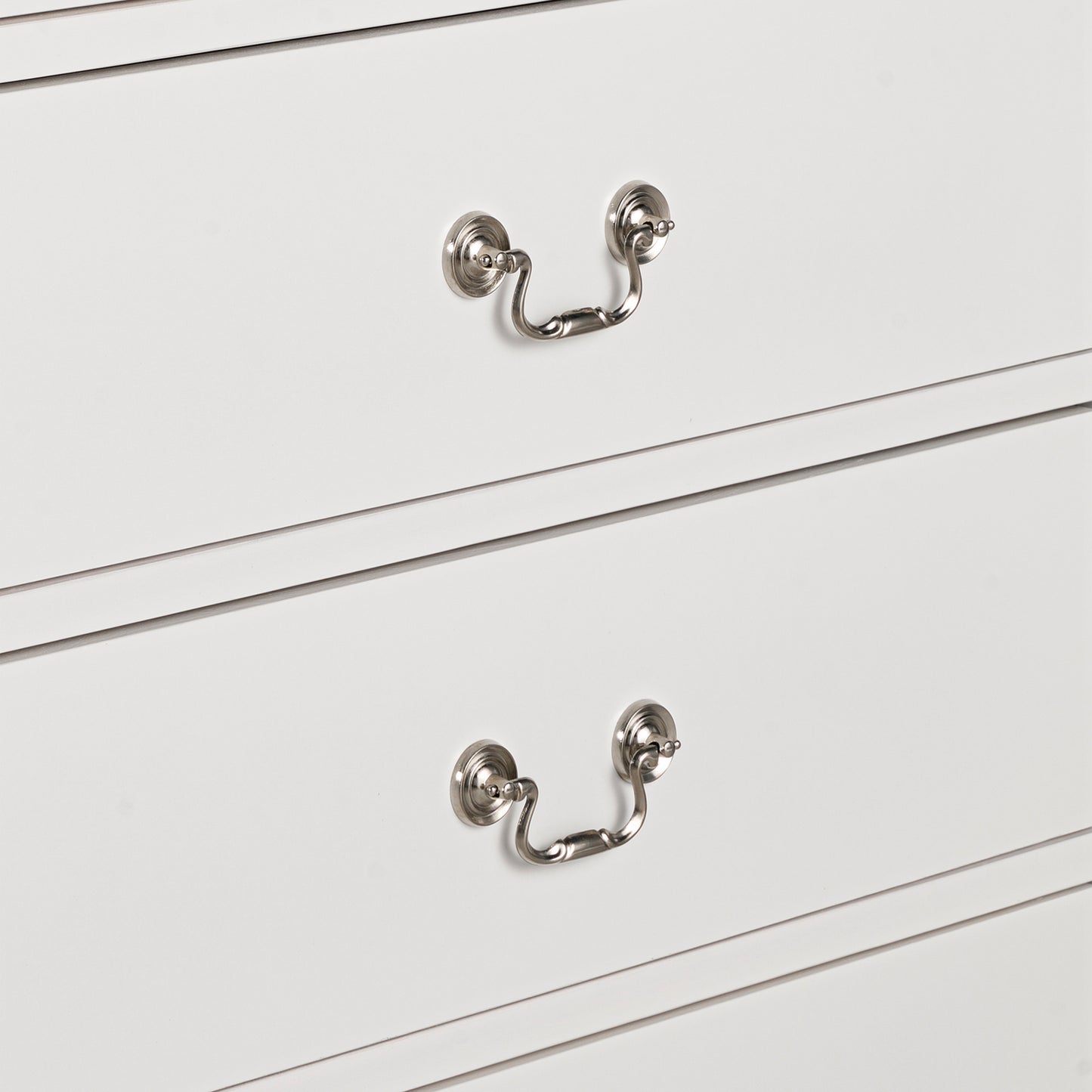 31.5"W White Transitional Chest with Dovetail Drawers and Bracket Feet