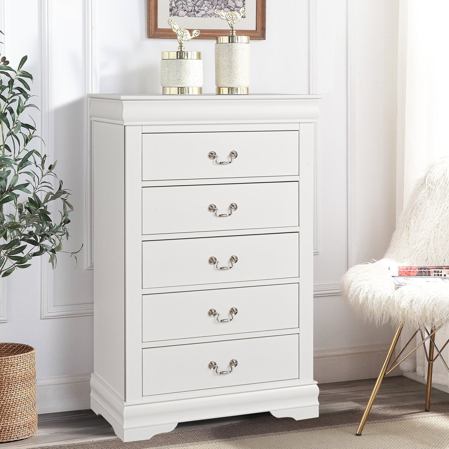 31.5"W White Transitional Chest with Dovetail Drawers and Bracket Feet